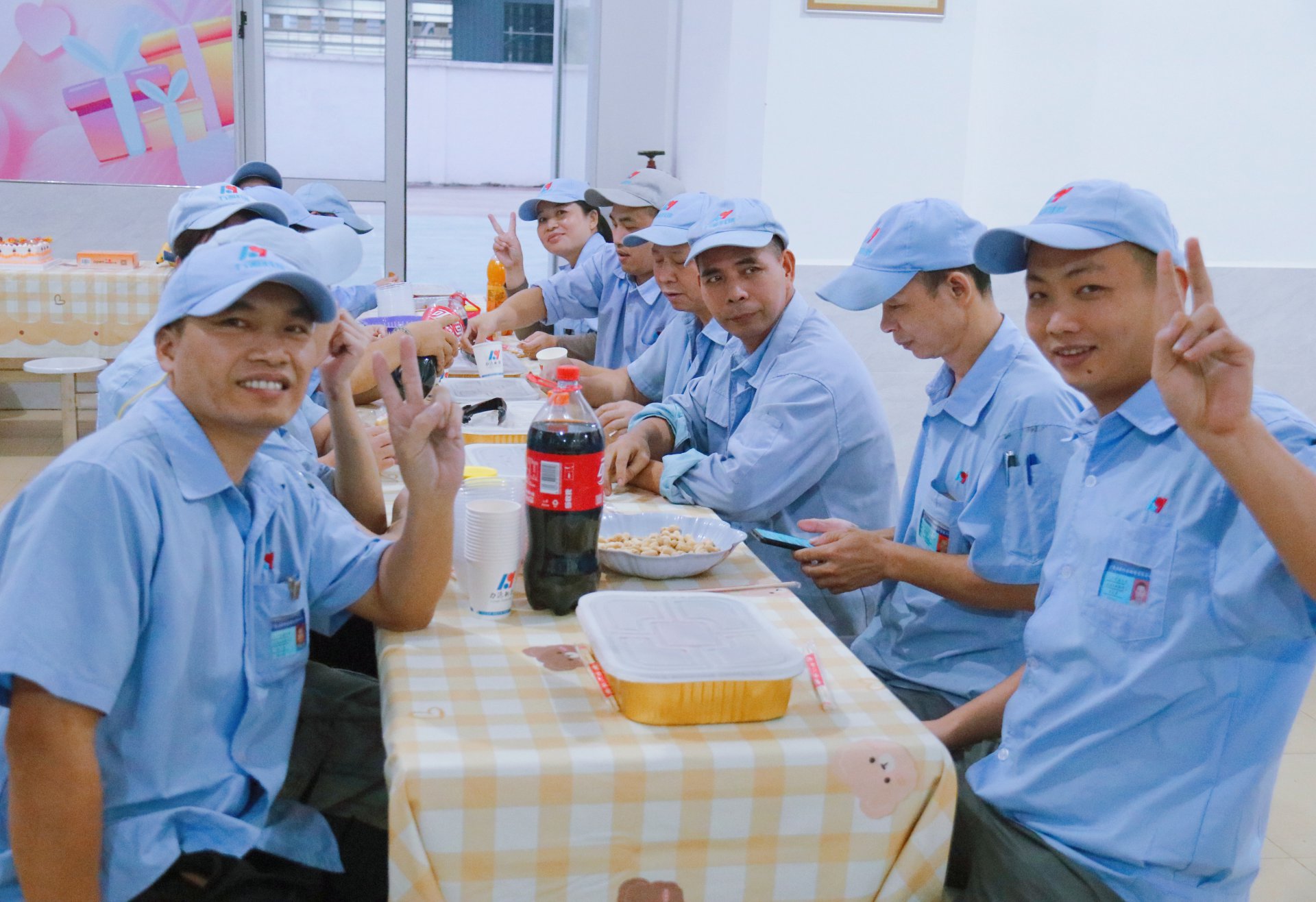 10月份員工生日會照片